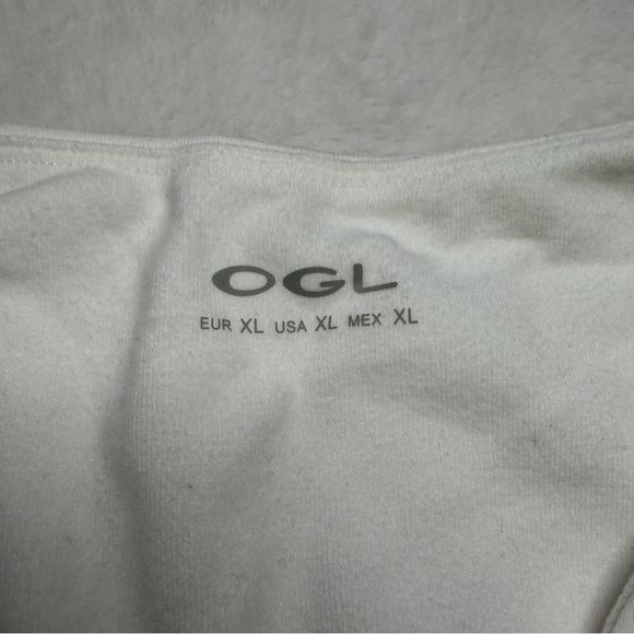 OGL ProWarm V-Neck Ruched Sides Brami Top XL White NWT Built-In Bra - Picture 6 of 6